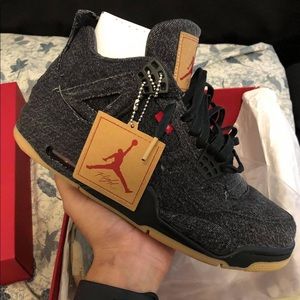Jordan retro 4 Levi’s
